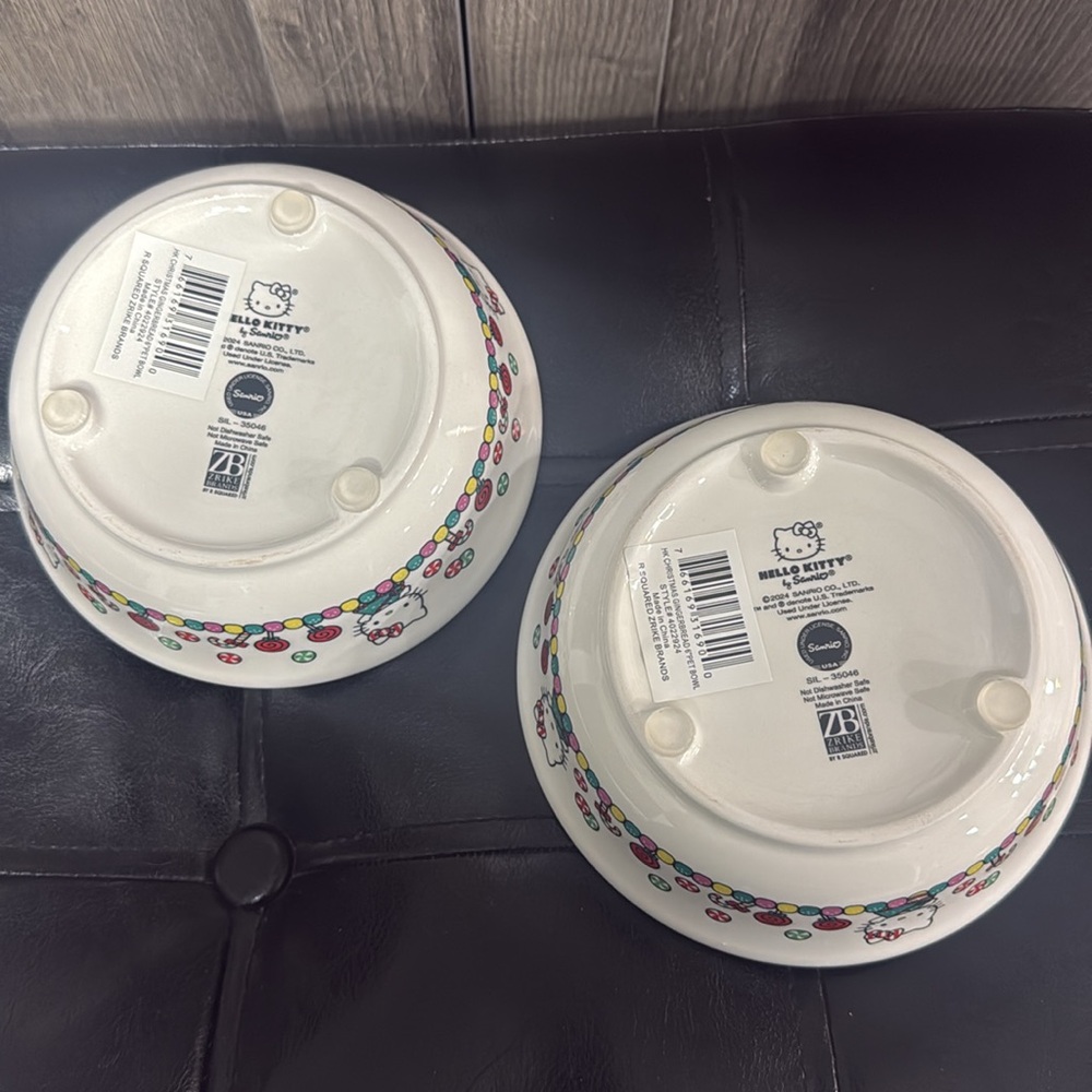 New Set Of 2 Hello Kitty Christmas Gingerbread Dog Cat Food Or Water 6" Bowl - Picture 5 of 6